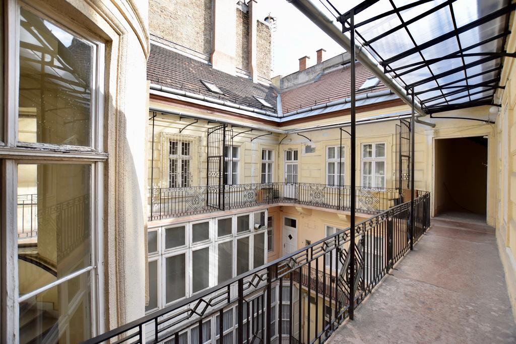 Luxury Apartment By Hi5 - Szervita Suite Budapest Ngoại thất bức ảnh
