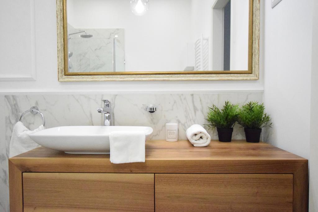 Luxury Apartment By Hi5 - Szervita Suite Budapest Ngoại thất bức ảnh
